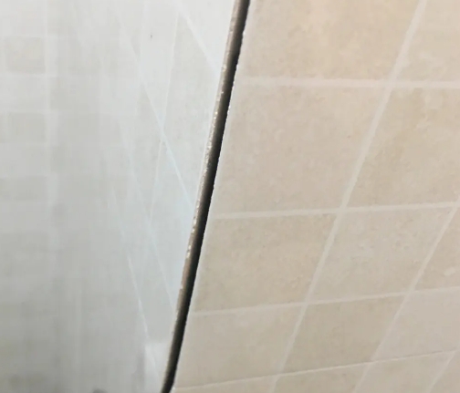 六枝特瓷砖空鼓维修公司分享阳台瓷砖脱落的修复过程可以分为以下几个步骤